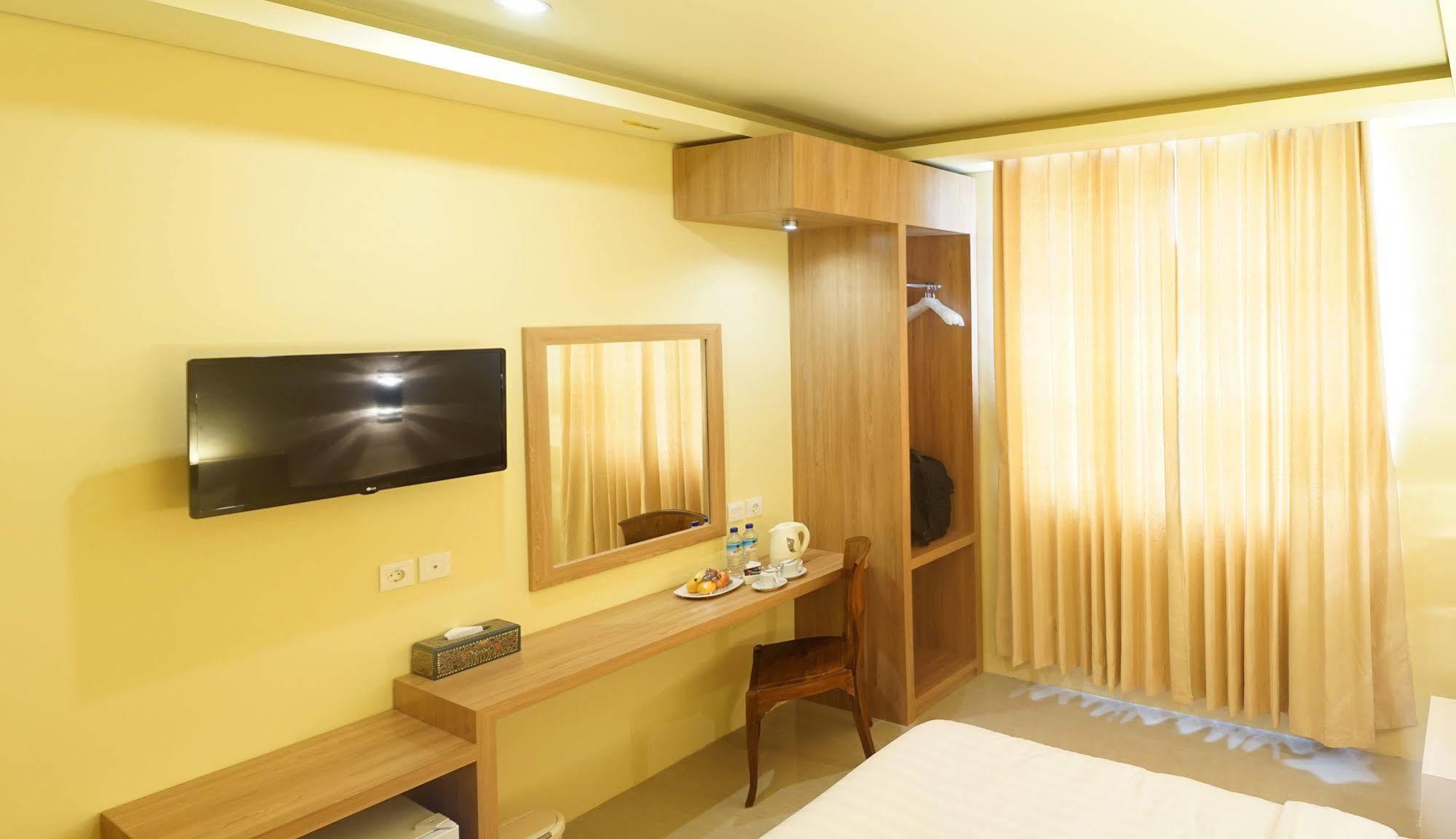 Grand Madani Hotel Mataram Dış mekan fotoğraf
