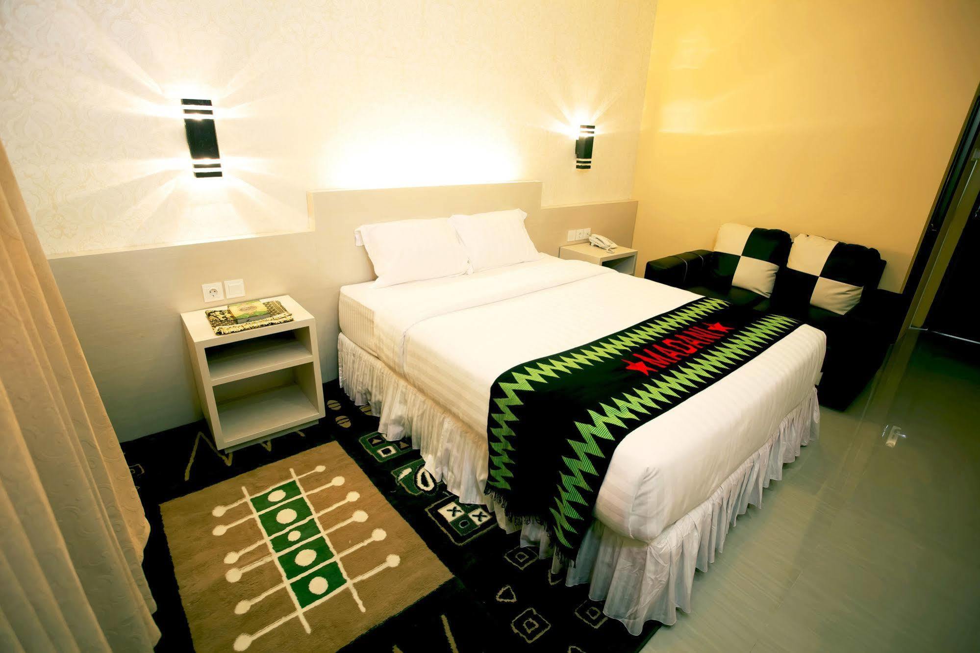 Grand Madani Hotel Mataram Dış mekan fotoğraf