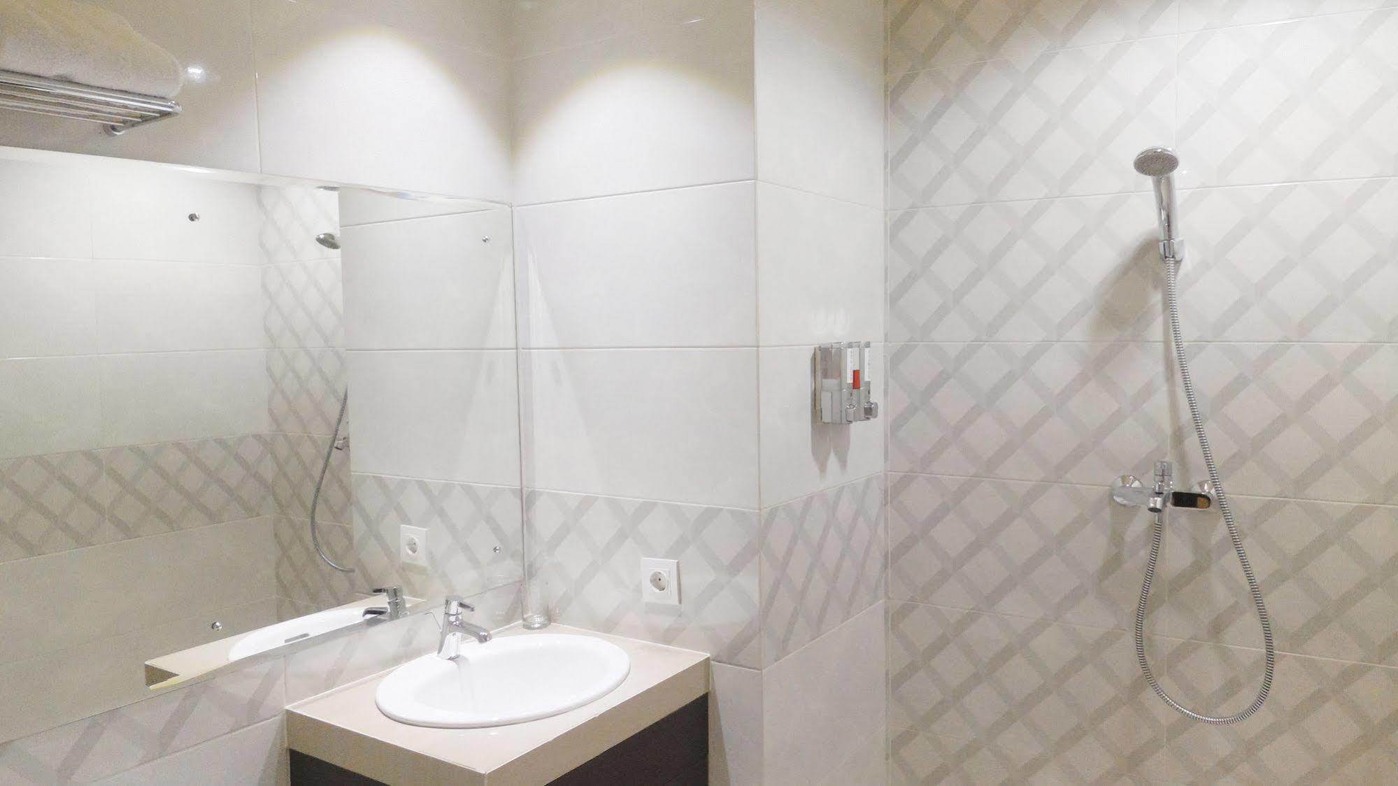 Grand Madani Hotel Mataram Dış mekan fotoğraf