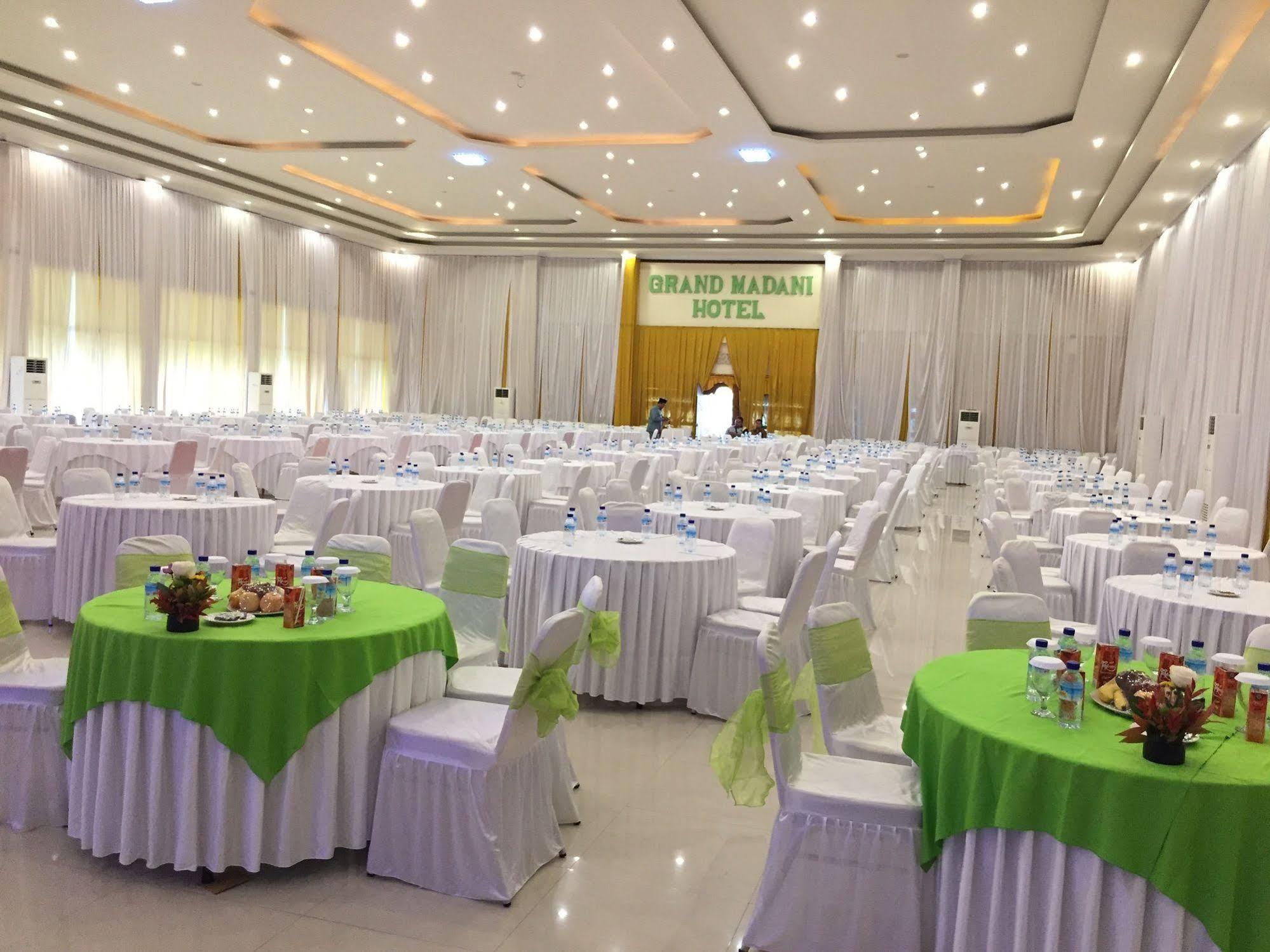 Grand Madani Hotel Mataram Dış mekan fotoğraf