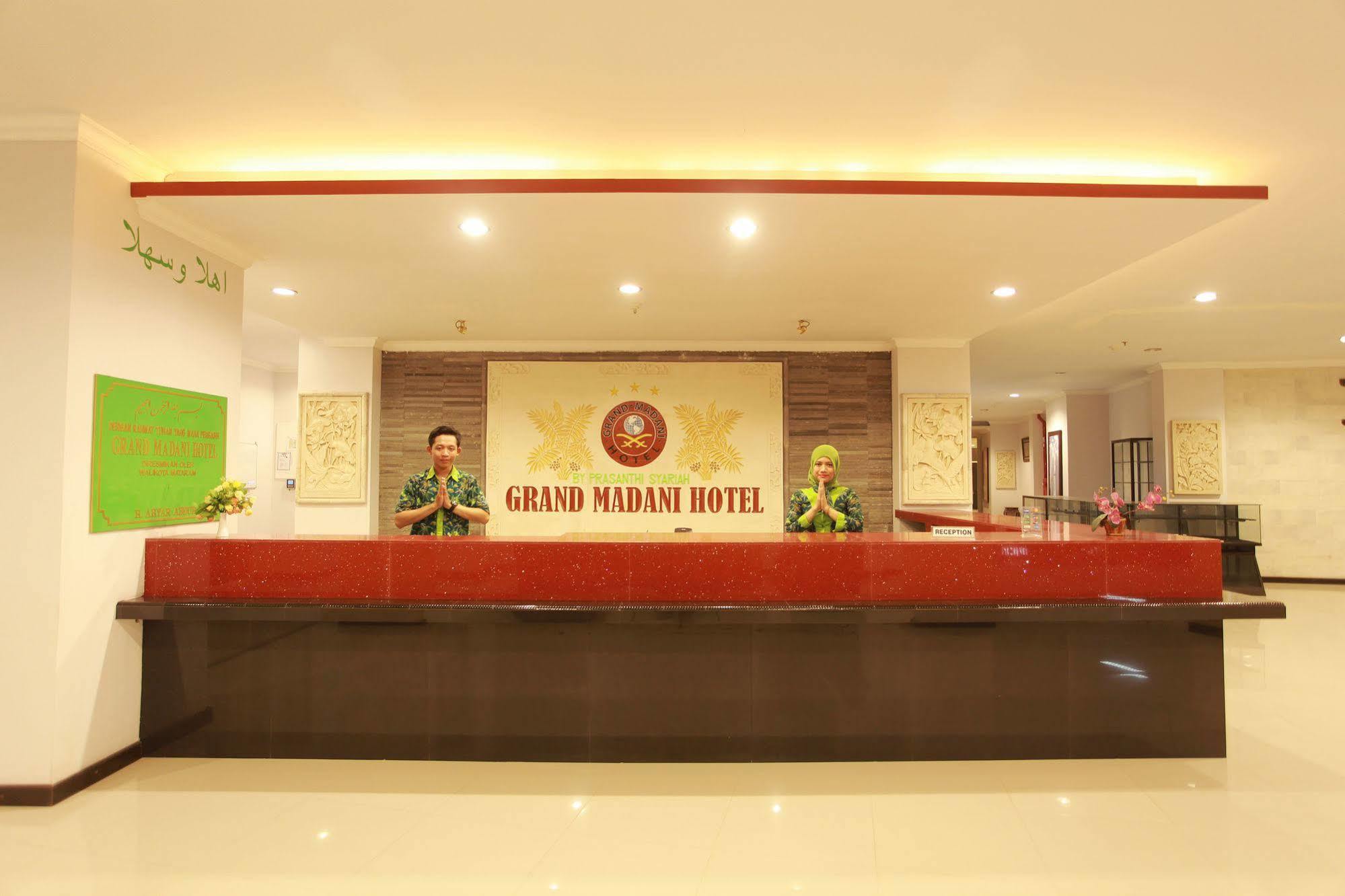 Grand Madani Hotel Mataram Dış mekan fotoğraf