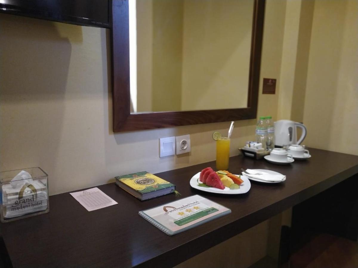 Grand Madani Hotel Mataram Dış mekan fotoğraf